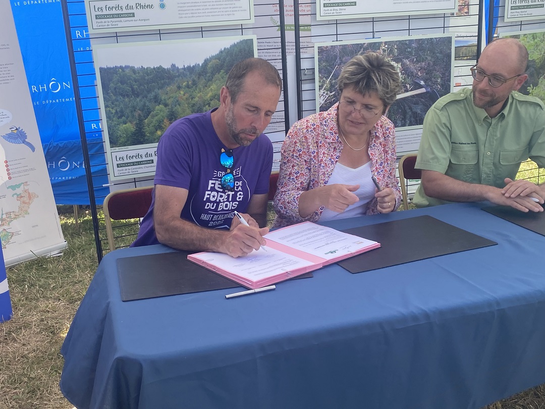 Signature de la convention entre la MFR de Lamure sur Azergues et le département du Rhône